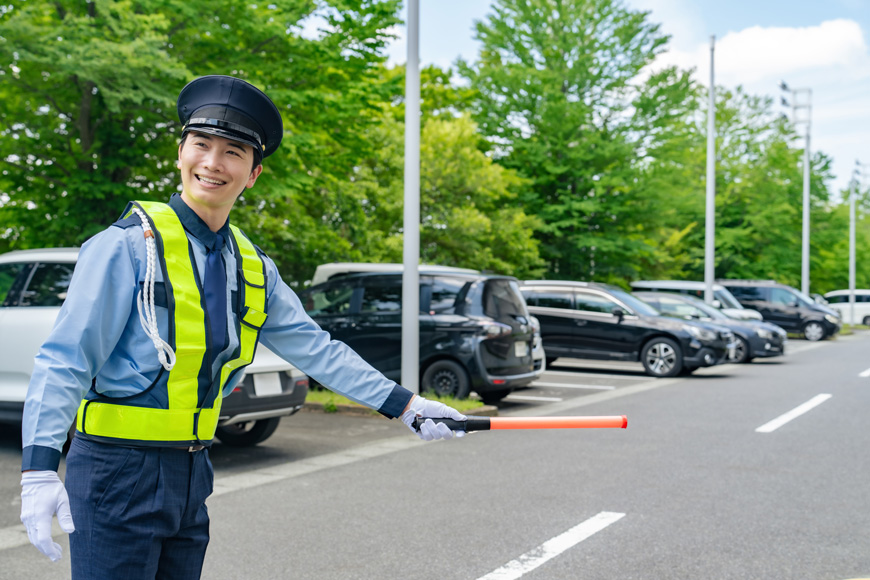駐車場出入口での誘導